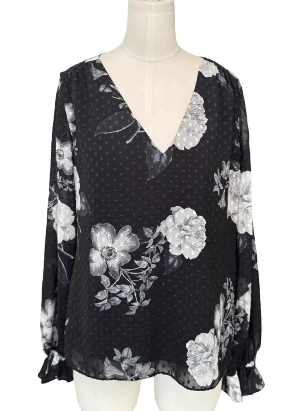 White House Black Market Black Floral Swiss Dot Blouse Size M - Picture 5 of 7